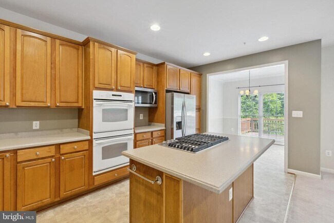 Photo - 2482 Jostaberry Way