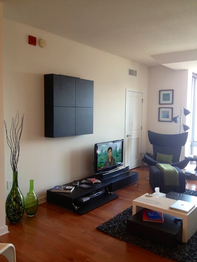 Photo - 475 K St NW Unidad 1018