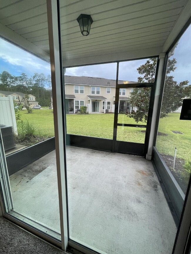 Photo - 3 bedroom 2 .5 bath townhome 2 car attached garage in St. Johns county