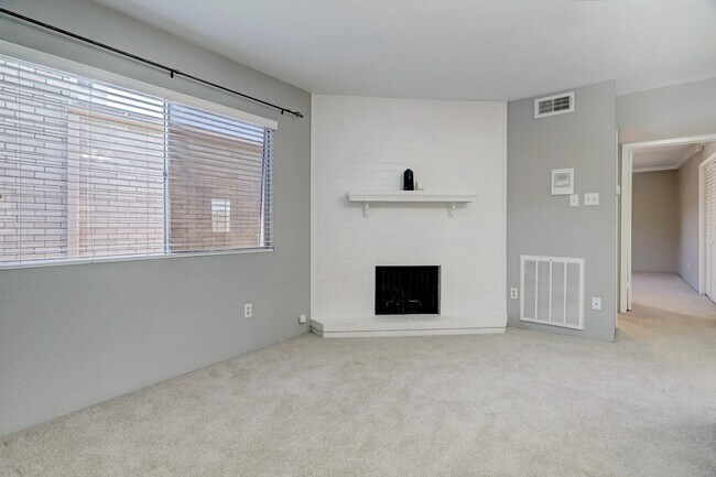 Building Photo - 1115 Augusta Dr Unit 20