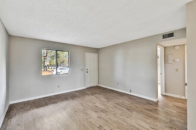 Photo - 5324 Westchase Ct Unit 1