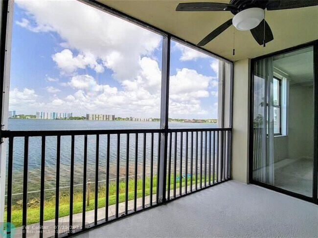 115 Lake Emerald Dr  