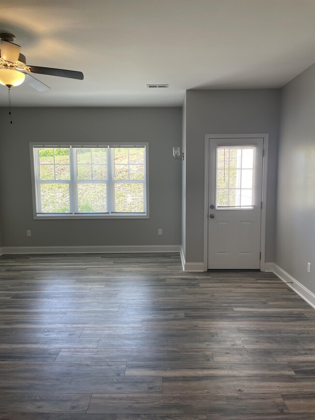 Photo - 1179 Commonwealth Cir