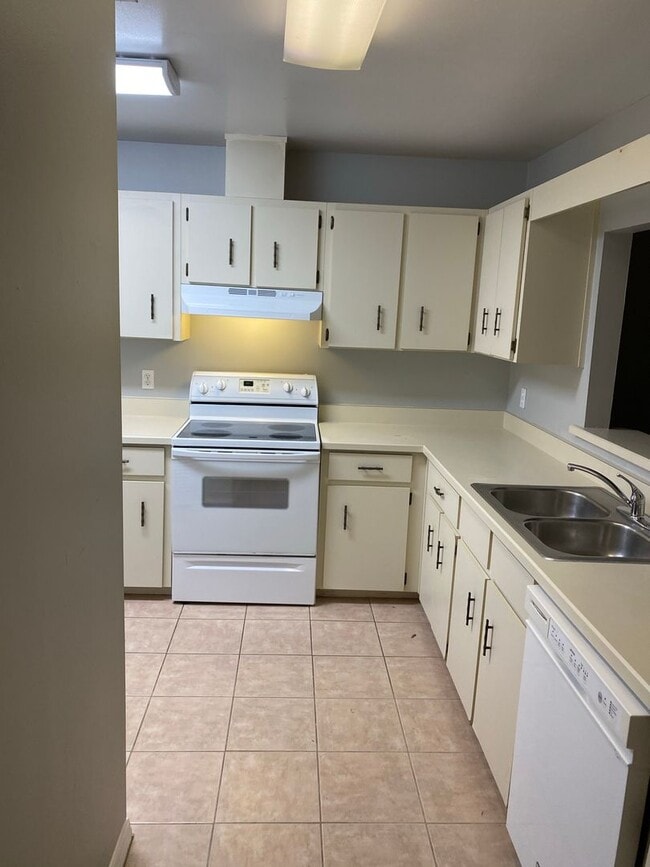 Photo - 505 Bristol Dr Unit Bristol Drive