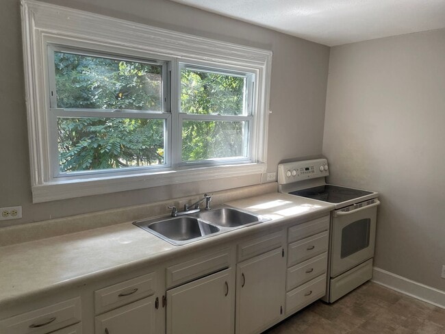 Building Photo - 382 S Cleveland Ave Unit 4