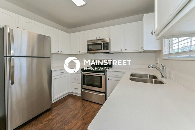 3 Bedroom Pet-Friendly Home in KNOXVILLE, TN with Main Street Renewal