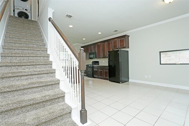 Photo - 990 Grenshaw St