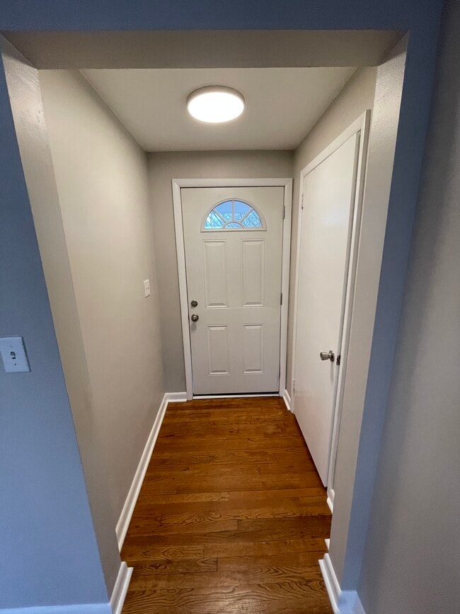 Photo - 7725 Bowen Ave