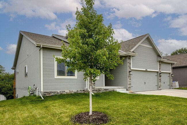 Photo - Gorgeous 3 Bedroom In Papillion!!