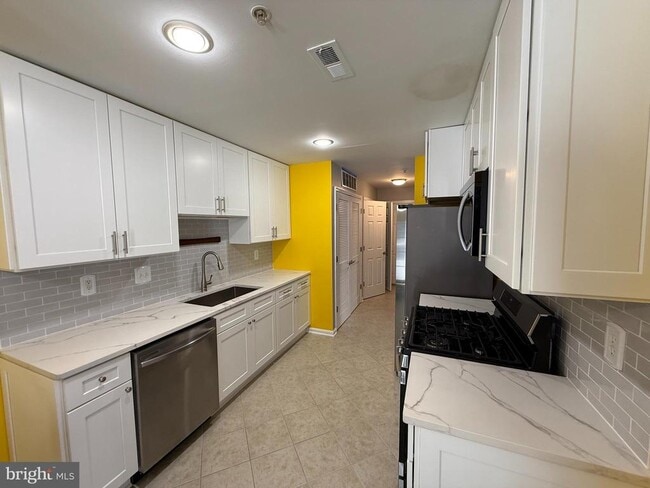 Photo - 2051 Astilbe Way