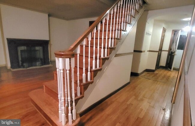 Building Photo - 1620 W Main St