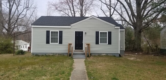 Building Photo - Cozy 2 Bedroom 1 bath located in heart of Crewe- Convenient to Fort Pickett