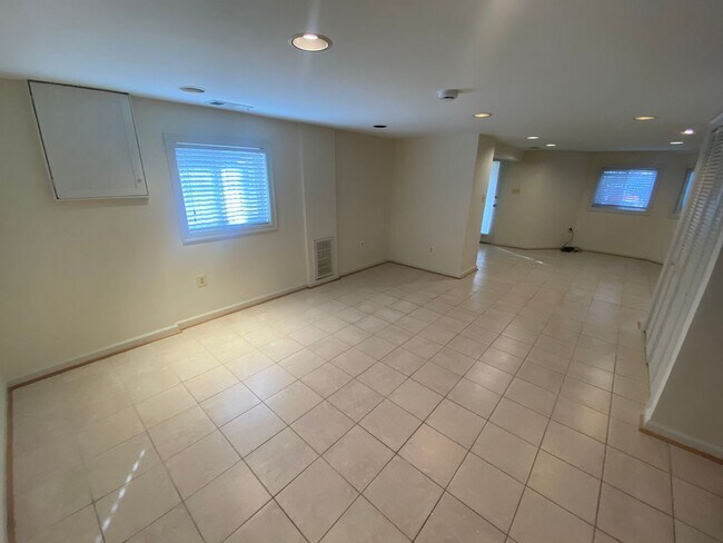 Photo - 3157 18th St NW Unidad 1 (Down)