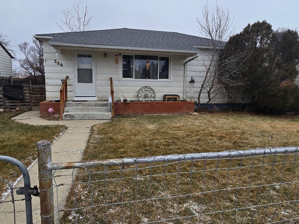 Photo - 226 1st Ave SW