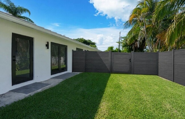 Photo - 303 De Carie St