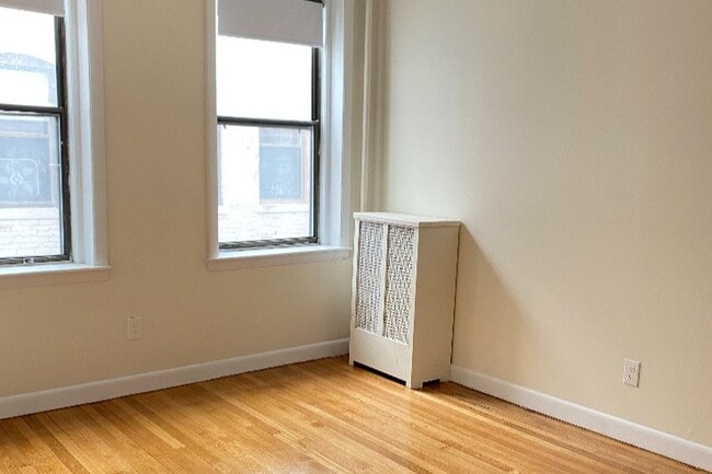 Building Photo - 1135 Commonwealth Ave Unit 5