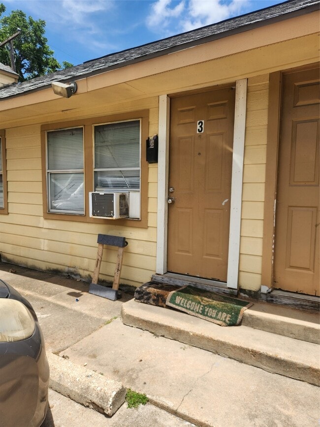Building Photo - 1016 Miles St Unit 3 Rental