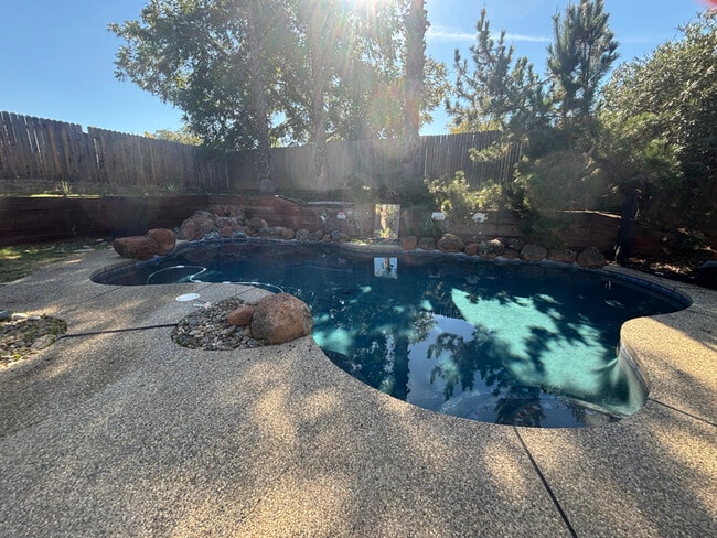 Photo - 1425 New England Dr