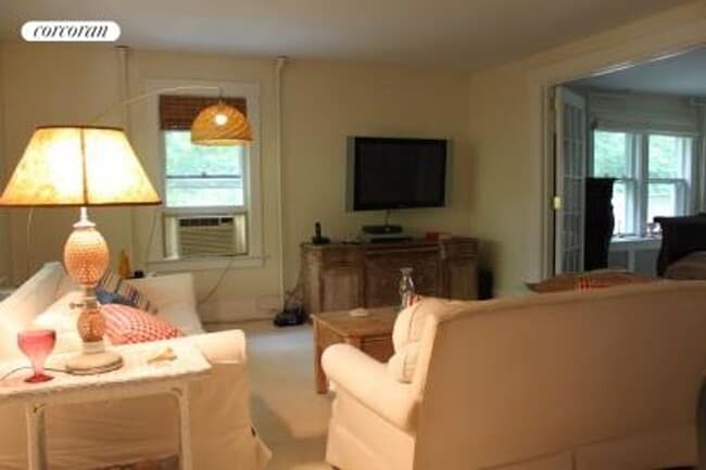 Photo - 101 Pantigo Rd