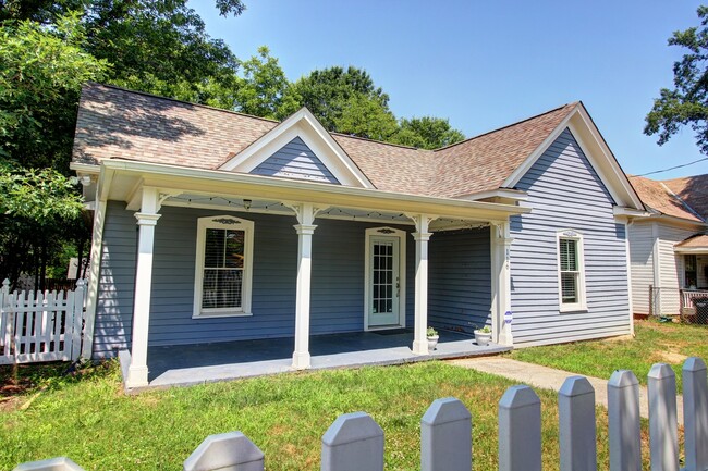 Beautifully Renovated 3bd/2ba Home Less Th... - Beautifully Renovated 3bd/2ba Home Less Th...