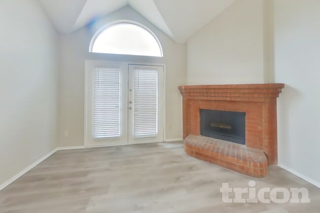 Photo - 908 Winchester Ln
