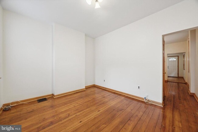 Photo - 1523 E Hewson St Townhome