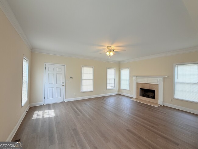 Photo - 109 Vine St NW