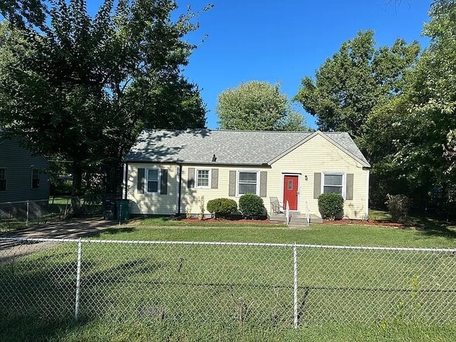 Building Photo - Charming 3-bedroom, 1-bath home with a spa...