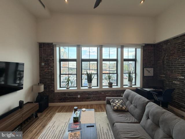 Building Photo - 620 N Front St Unit 2F