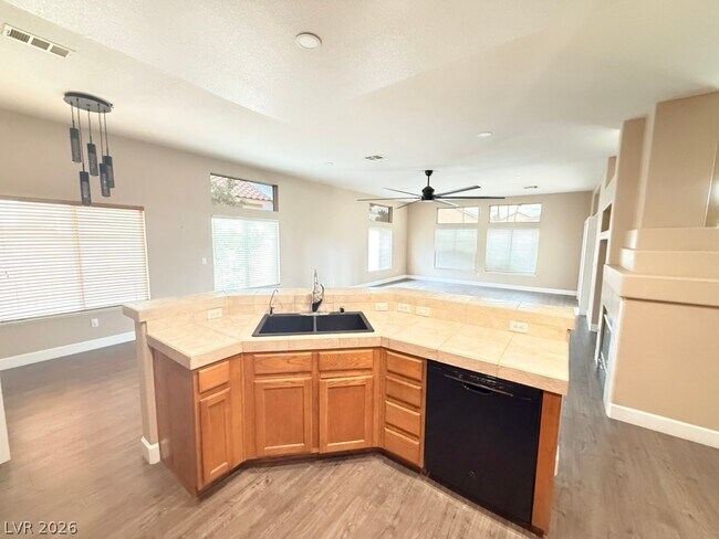 275 Macsnap Ave