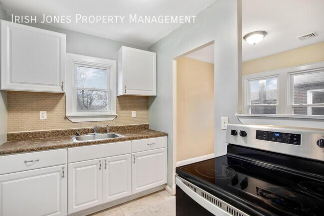 Photo - 627 Kenmore Ave Unit Upper
