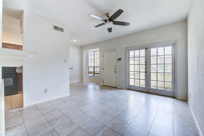 Photo - 2121 El Paseo St