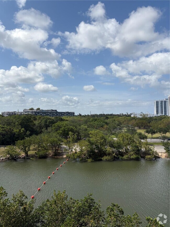Building Photo - 16385 Biscayne Blvd Unit 504 Rental