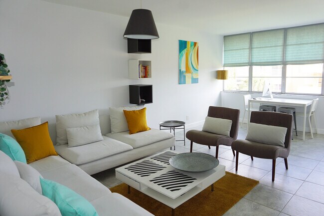 Photo - 2751 Taft St Unidad 405