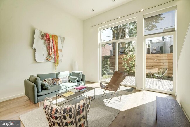 Photo - 446 Ridge St NW