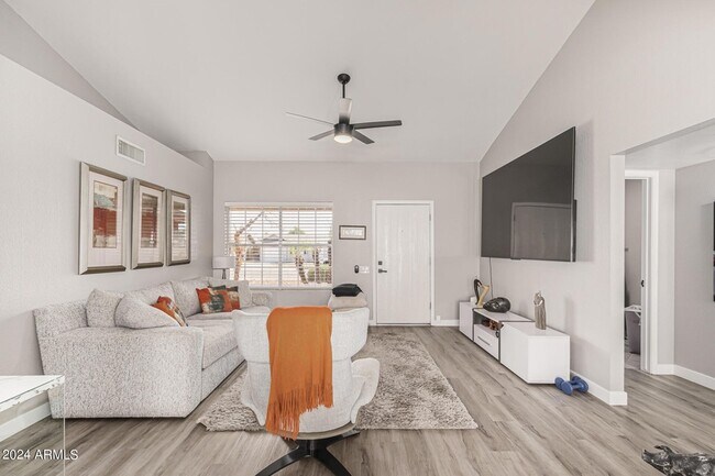 Photo - 250 W Utopia Rd