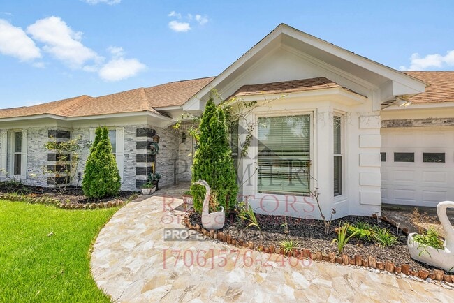 Building Photo - 5924 Big Oak Dr