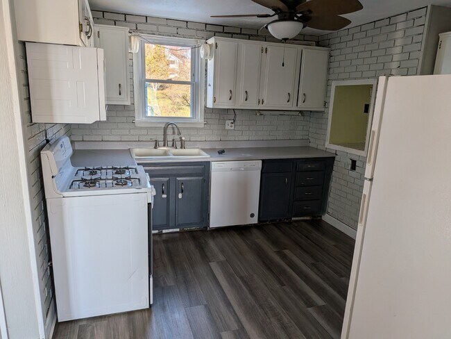 Photo - 3 Bedroom 1.5 Bathroom with garage