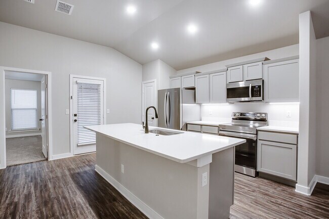 Photo - Beautiful 3/2/2 Tiffany Floor Plan
