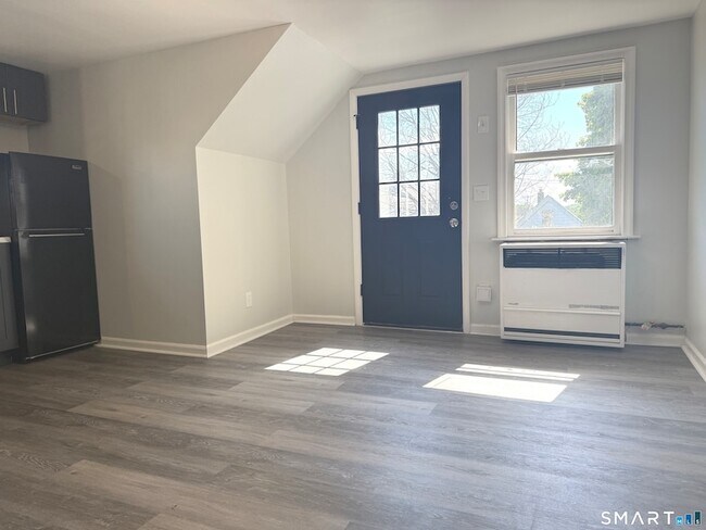 Photo - 95 Burke St