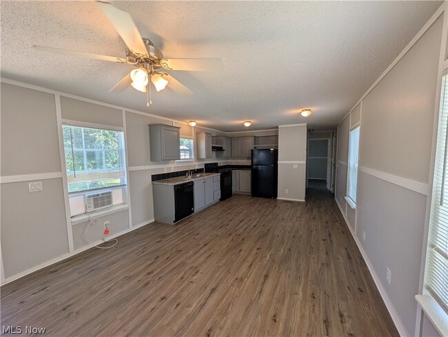 Photo - 215 Cedar Brook Dr