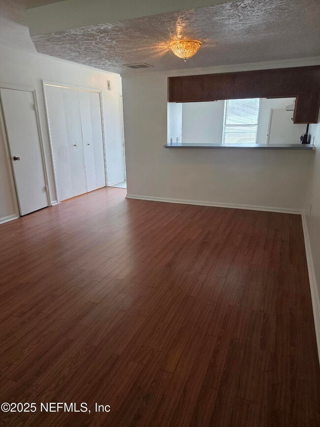 Photo - 4645 Barnes Rd S