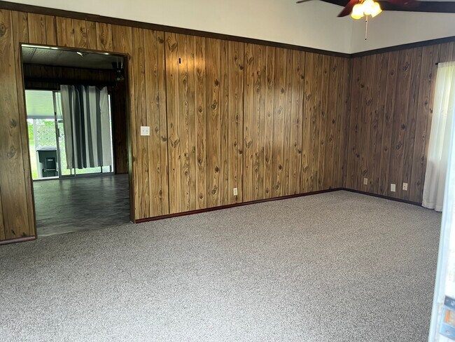 1401 Elyse Dr