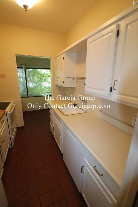 Photo - 1407 SW Hall St