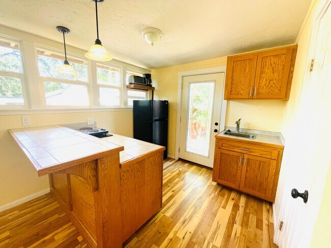 Building Photo - 867 Unit Studio Rental