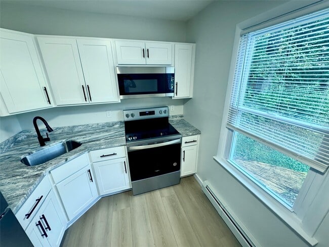 Building Photo - 98 E Market St Unit C17 Rental
