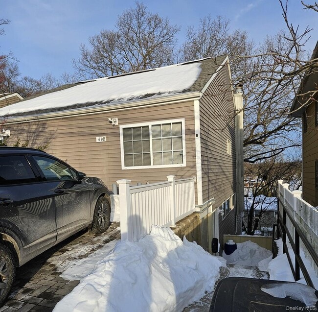 Building Photo - 60 Marwood Rd N