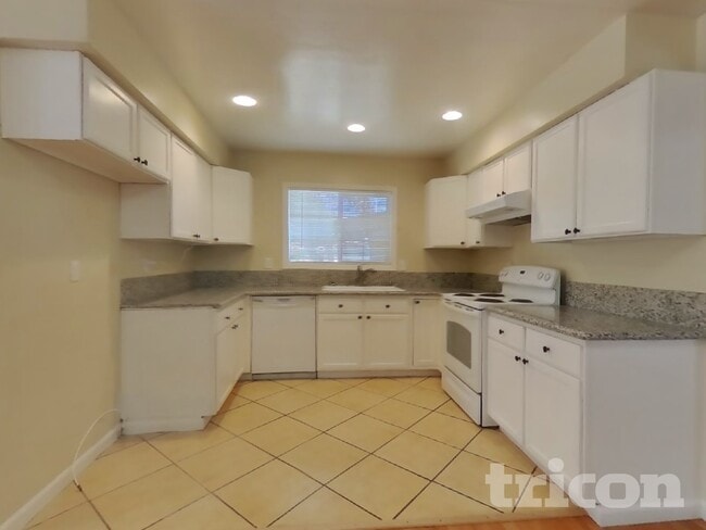 Photo - 1724 Hemlock St