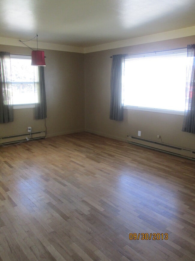 Photo - 2 bedroom home with great back yard!