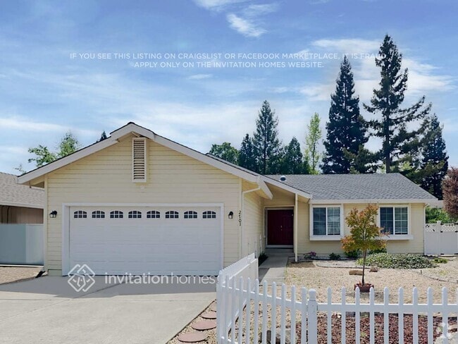 Building Photo - 2701 Hillcrest Dr Rental